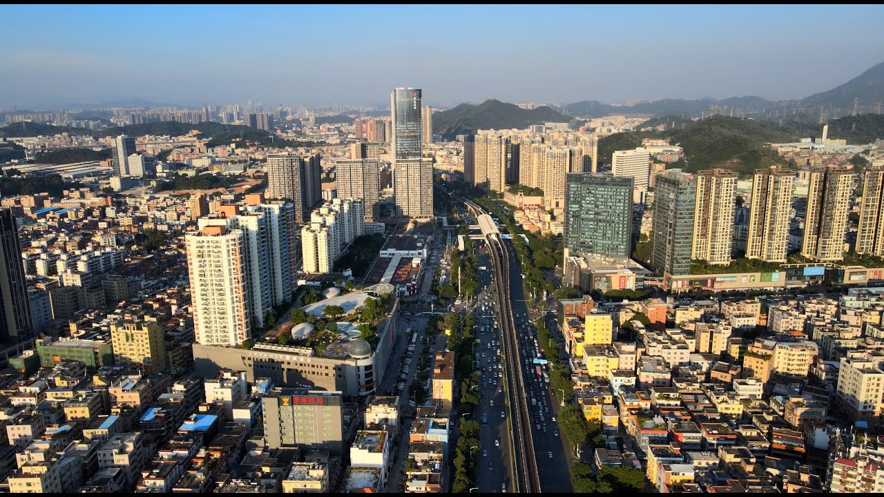 航拍深圳横岗街道，变化虽大，这里留下过许多创业者的奋斗发展，无数打工者热血青春。