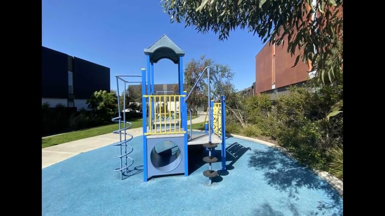 Pimbial Court Playground, Hadfield