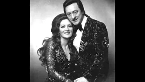 Everytime you kiss me it's Christmas - Chet McInty...
