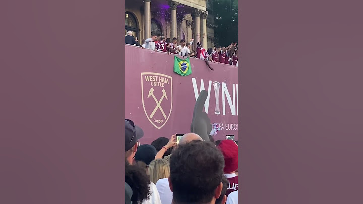 PAQUETA DANCE FOR THE WEST HAM VICTORY PARADE