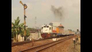 Kereta Api Logawa (Purwokerto-Jember) Berangkat Dari Stasiun Purwosari