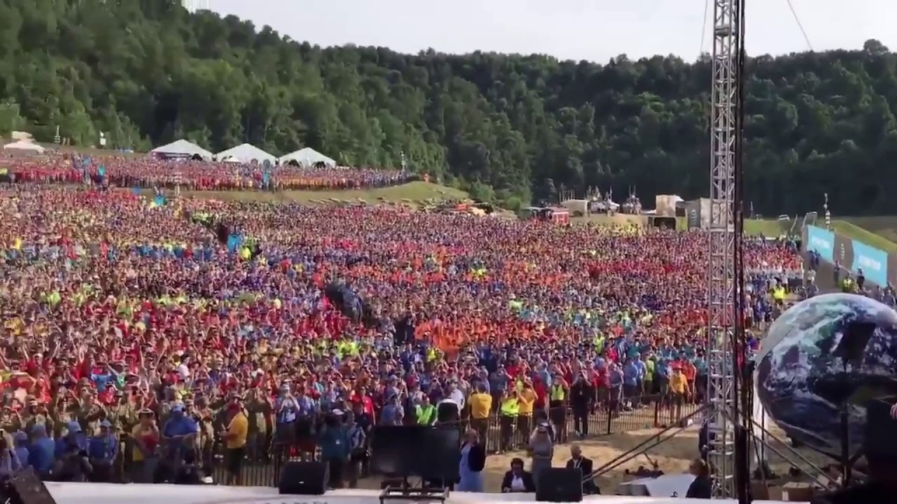 Trump shows the Boy Scouts how to start a political fire