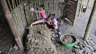 Girl builds stove by mixing soil and stones - single mother