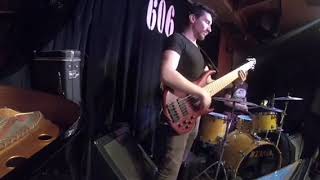 Bass Introslap Solo