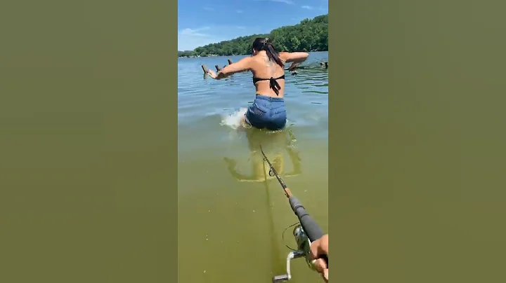 I’M A MENACE 😂 #shorts #tiktok #funny #funnyvideos #prank #pranks #lol #fun #fish #fishing #scare