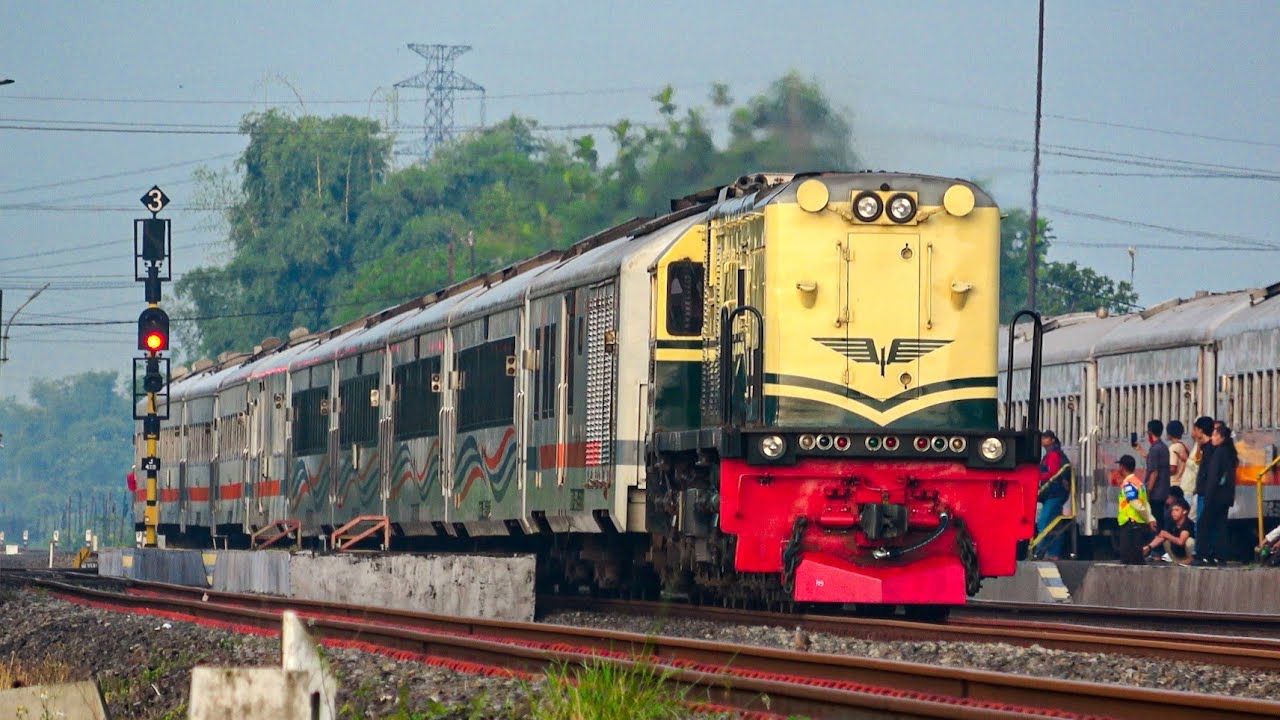 VIBES PJKA‼️ || NONTON KERETA API LEWAT DI STASIUN SEMBUNG JOMBANG