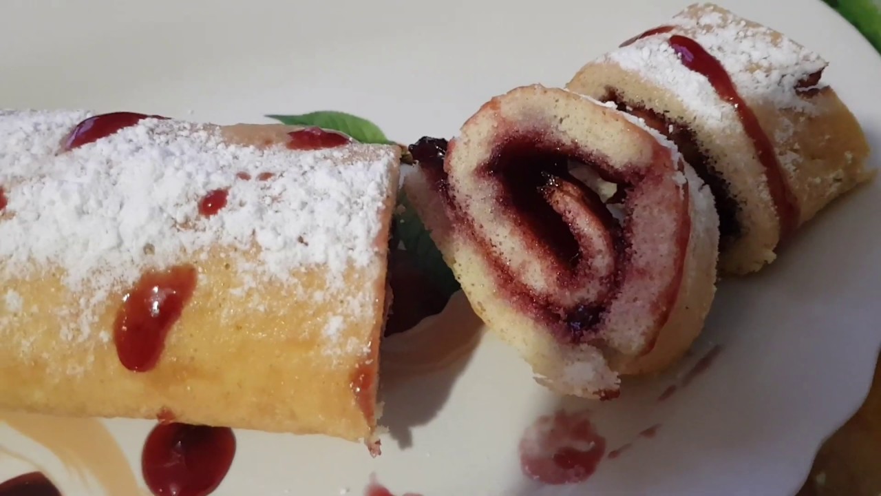 бисквитный рулет с вареньем. быстрый рулет. рулет с повидлом. рулет бисквитный с повидлом. рецепт быстрого рулета к чаю в духовке.