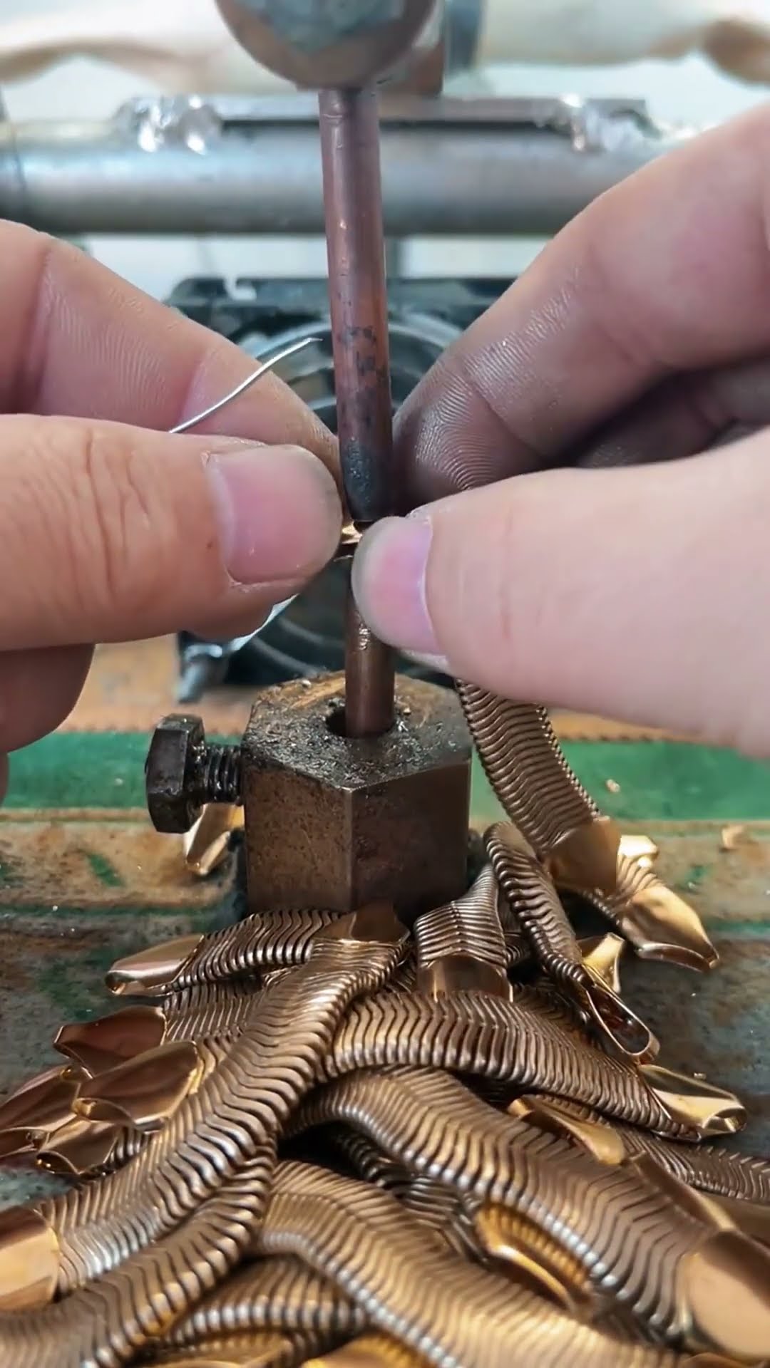 Fishbone bracelet welding process