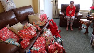 CHRISTMAS DAY VLOG 2020 - Opening Presents!