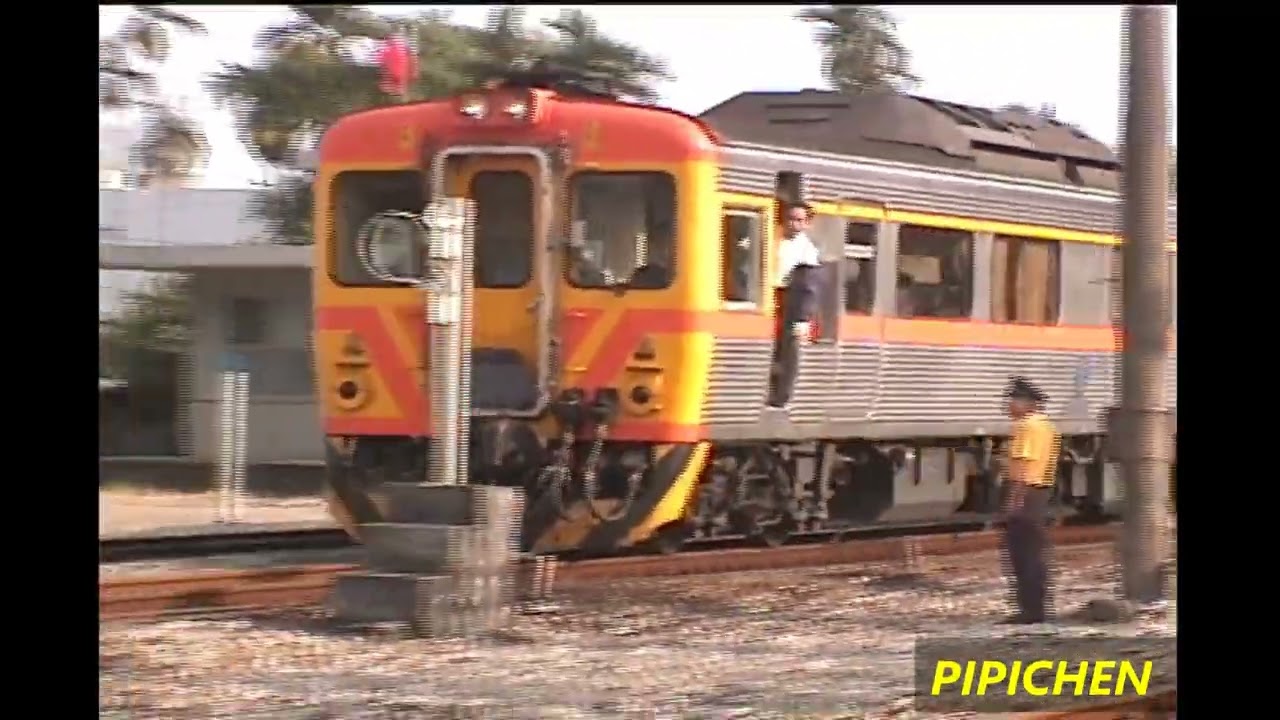 路牌拋接歷史畫面 ! 1058次DR2800型柴聯自強號通過三民站(2002)