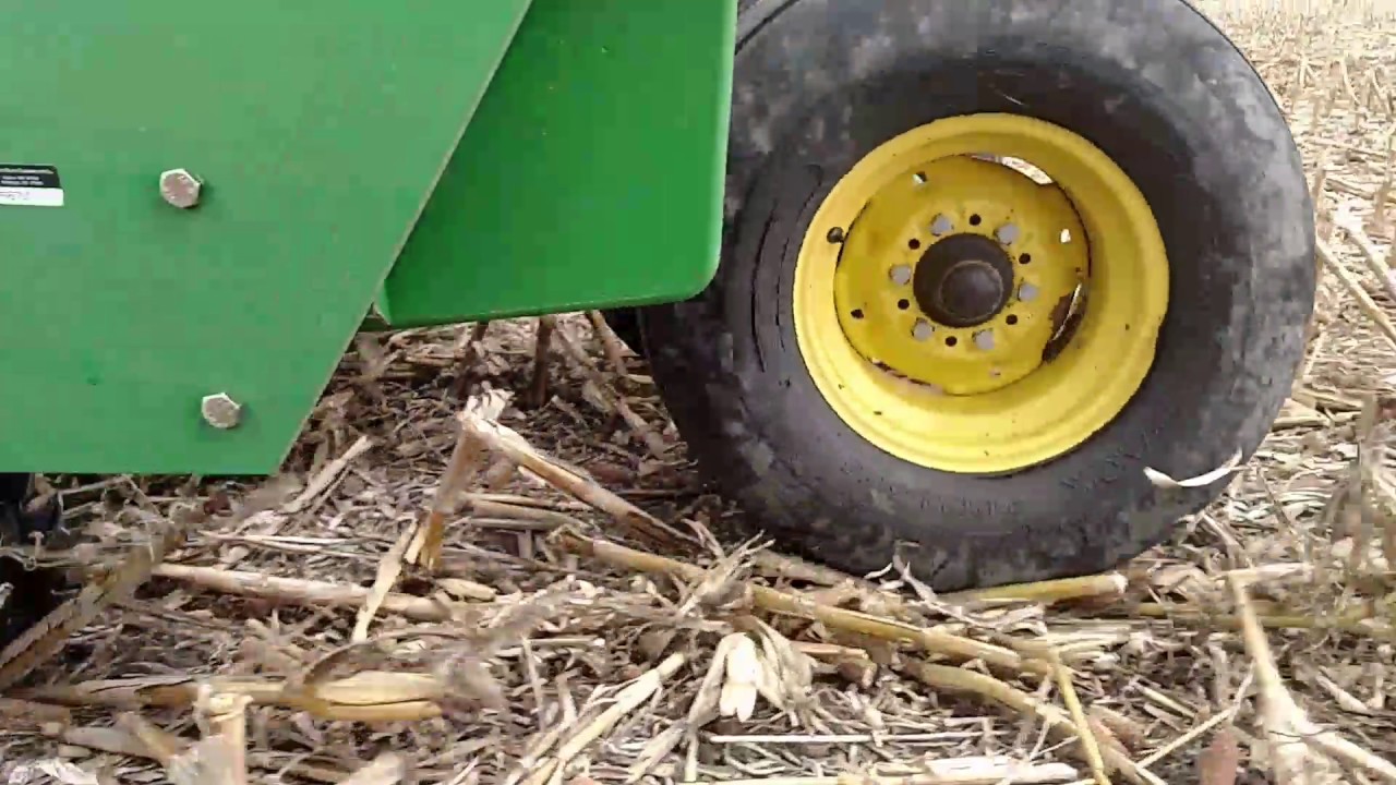 Side view of scissor wheels