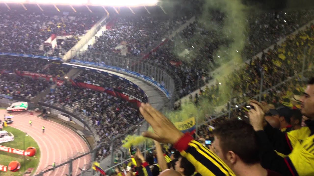 HIMNO COLOMBIANO EN El Monumental - Argentina vs Colombia ...