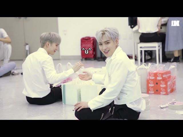 OMEGA X(오메가엑스) l 'WHAT'S GOIN' ON' 음악방송 비하인드