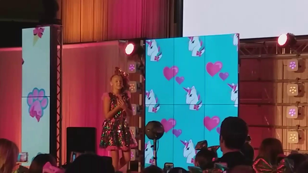 Jojo siwa hold the drama mall of America YouTube