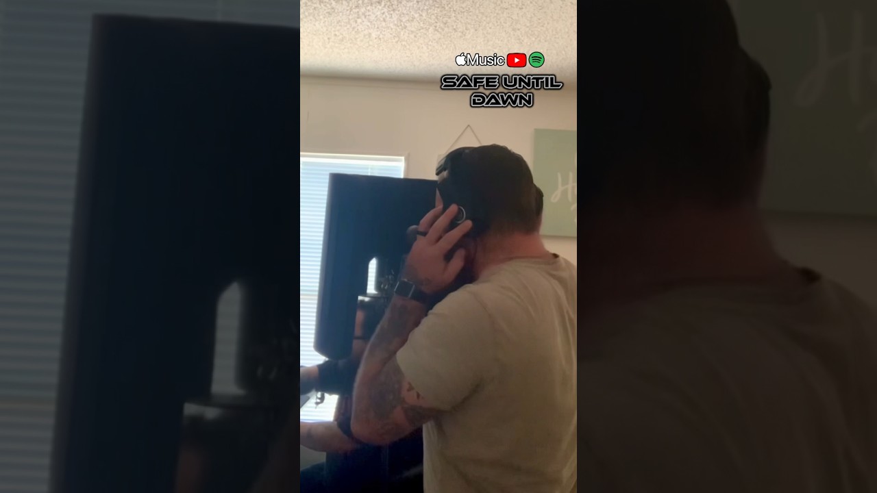 Behind the scenes King Mark 👑 recording screams for our brand new song Choke. 🔥