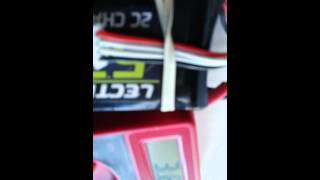 How to check LiPo battery voltage with multimeter.