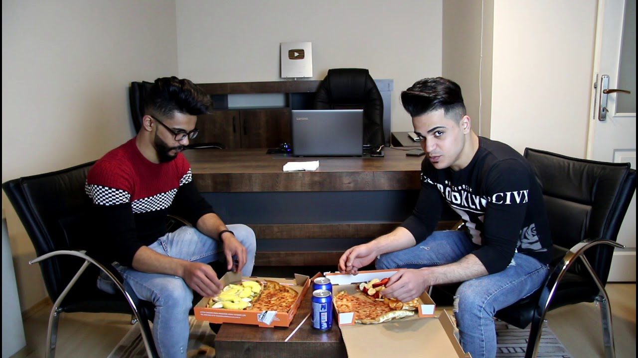 تحدي البيتزا بشكل غريب