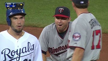 MIN@KC: Dozier smothers grounder, stays with the play