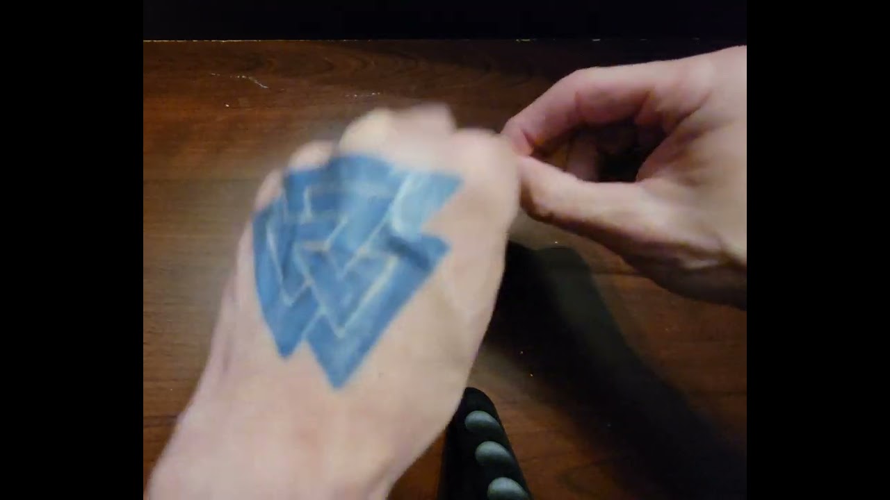 How to tie a noose loop on 100% nylon yoyo string.