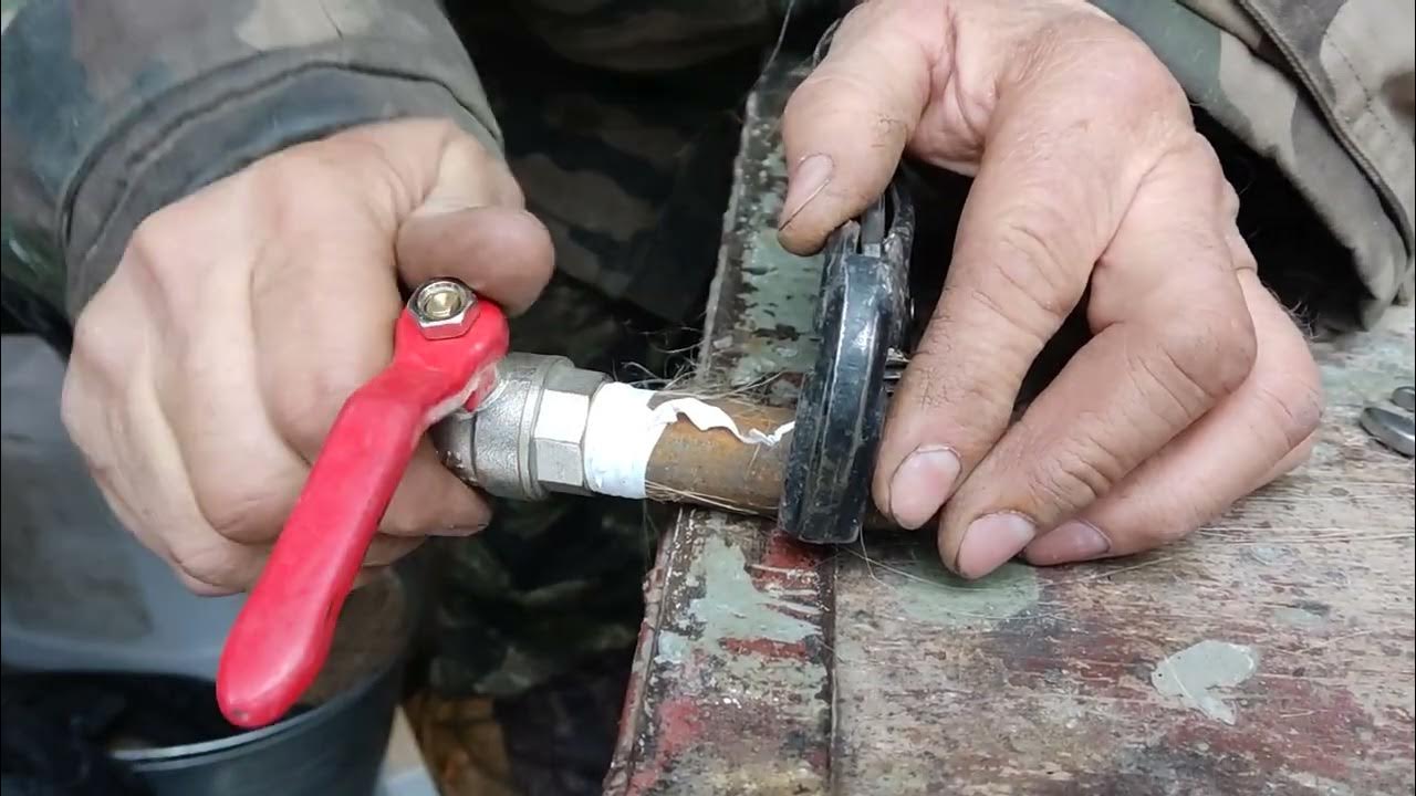 Подмотка льна и создание герметичного соединения на трубопроводе с ...