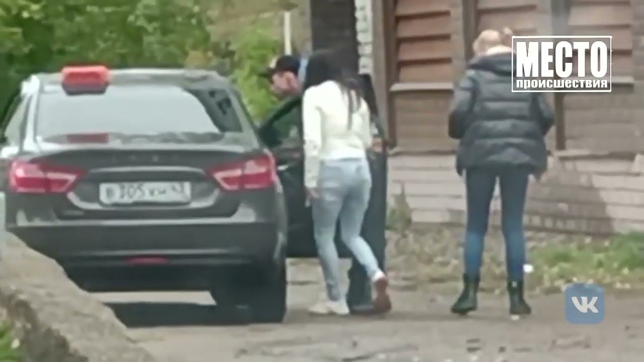 Пнул по машине