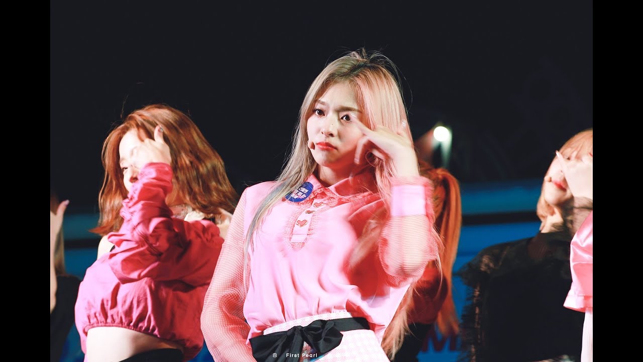 [4K]181110 프로미스나인 (fromis_9) - 두근두근(DKDK) 이나경 직캠 4K fancam @별밤 레트로 나이트