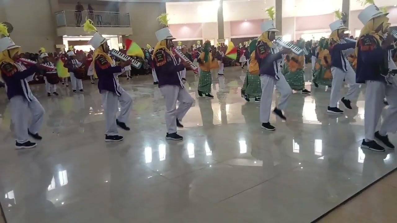 MAYORET CILIK MENGHIPNOTIS PENONTON FINAL VESTIVAL MARCHING BAND SDN 49 RABANGODU SELATAN KOTA BIMA