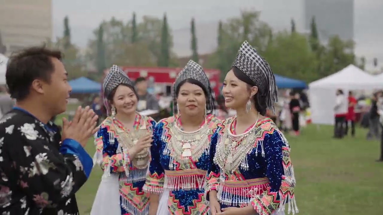 Xyoo Tshiab No - Ntxhais Tshaj Leej