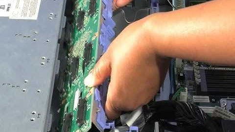 IBM System x 3630 M4 Installing the Hotswap HDD Backplane