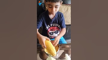 How to remove corn Kernels easily in 1 minute I Simple Trick 🌽🤞🙋🍭 #youtubeshorts #corn #trending