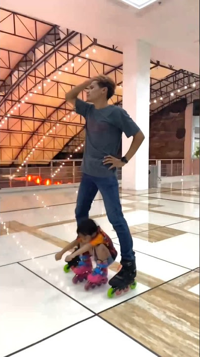 LAGI BERDIRI TIBA TIBA LEIKA LEWAT #shorts