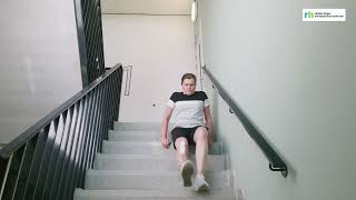 Onbelast Trap Op En Af Zonder Elleboogkrukken