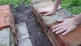 Как Сделать Простой Мангал Своими Руками из Кирпича ? Для Дачи, Шашлыка, Коптильни(Как Сделать Простой Мангал Своими Руками из Кирпича ? Для Дачи, Шашлыка, Коптильни - в этом видео я покажу..., 2016-05-19T16:00:30.000Z)