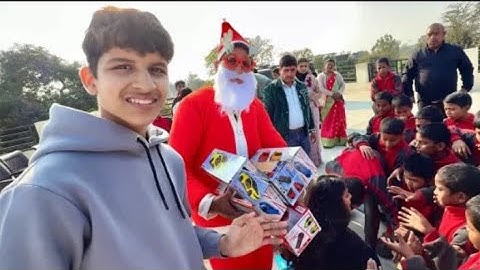 Chacha ji ko santa bana diya 😍