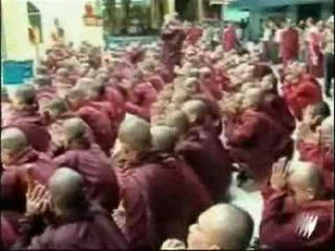 Burma - Detained Suu Kyi Meets Monks (SBS-23/09/07)