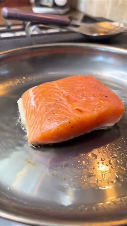 How to pan sear salmon #salmon #salmonrecipe #pansearedsalmon