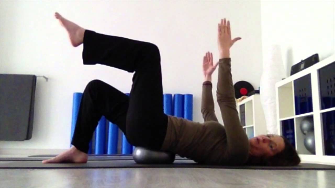 Pilates pequena pelota clase con