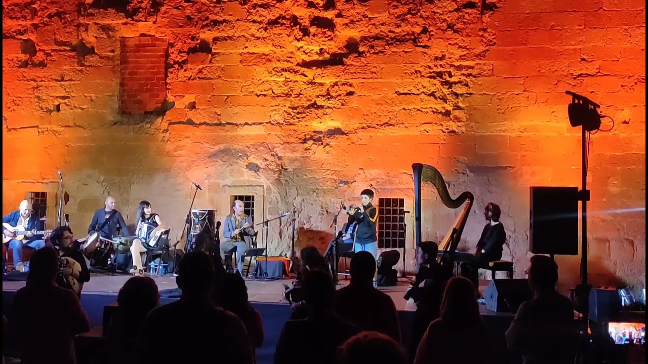 Tocando con Carlos Núñez en Villaverde Sandoval. La Carolina . Dulzaina León