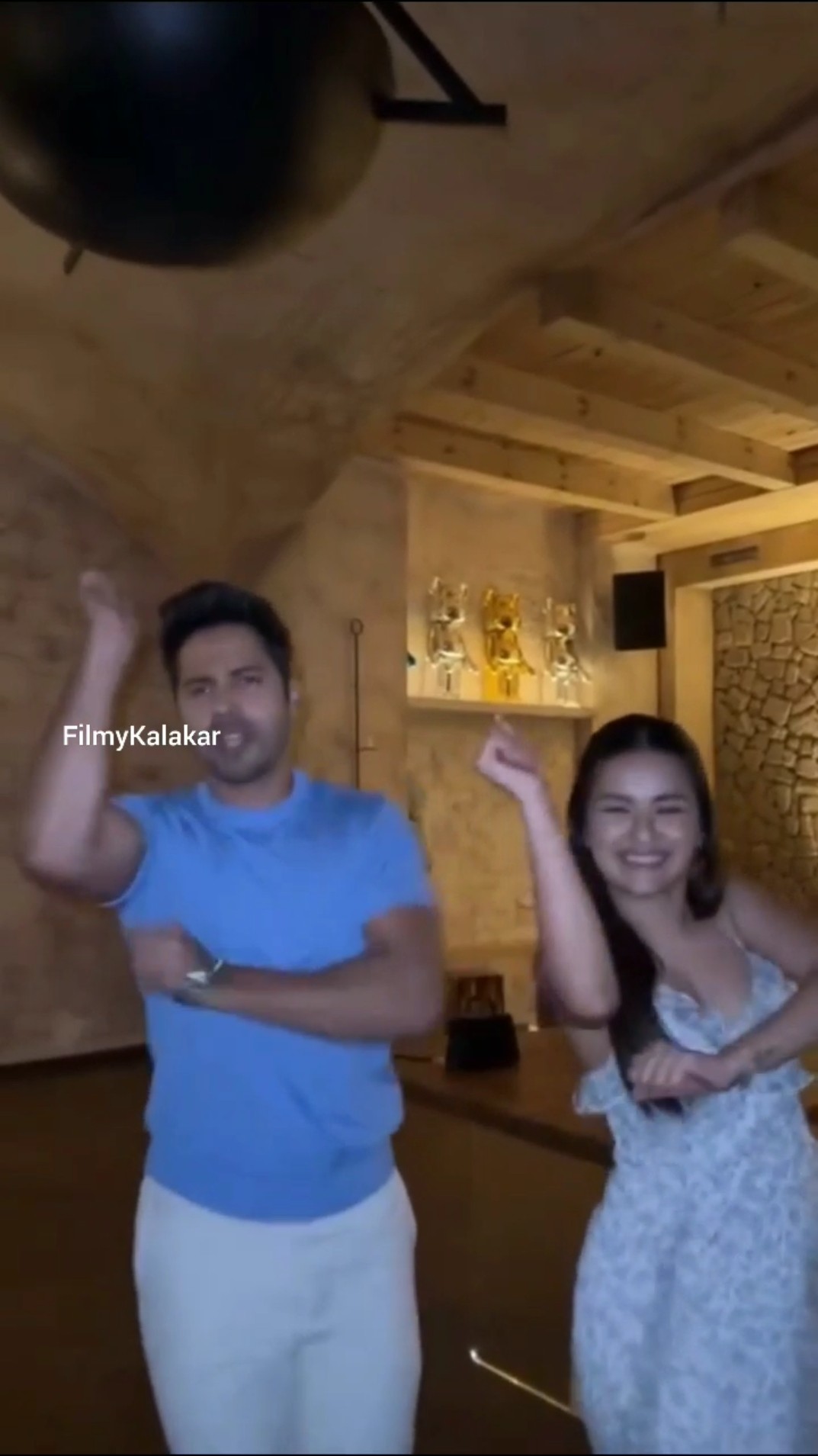 #varundhawan celebrating his success with #avneetkaur #mrunalthakur ? #filmykalakar