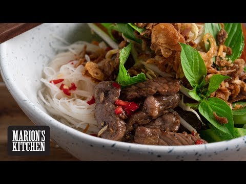 Video: Warm Salad With Grilled Beef And Almond Petals