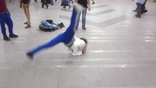 حركة المروحة بدون استخدام اليدين مهارة لنسر الكونغ فو break dance windmills without hands