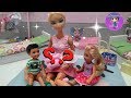 Chloe es mama de 2 BEBES LOL 🦄 Videos de Ladybug Barbie y muñecas LOL - Los Juguetes de JJ