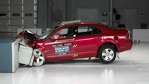 2006 Ford Fusion moderate overlap IIHS crash test