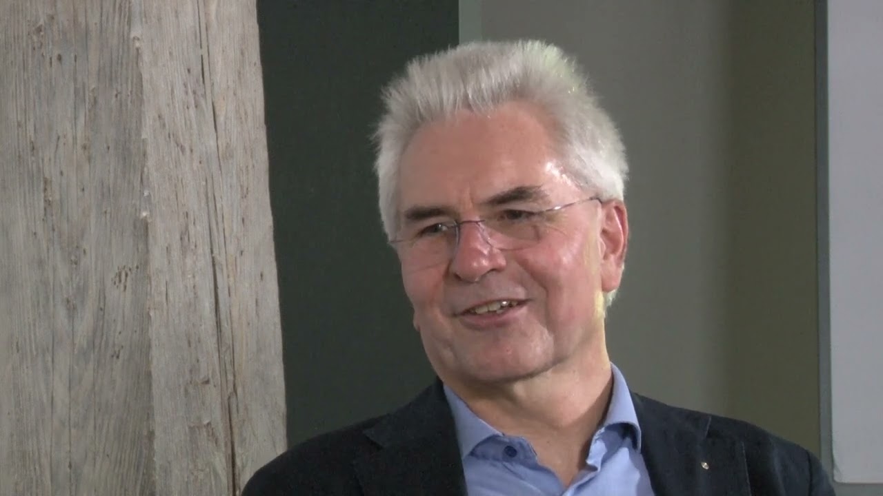 Hans-Peter Hubmann erklärt die Forderungen der Apotheker