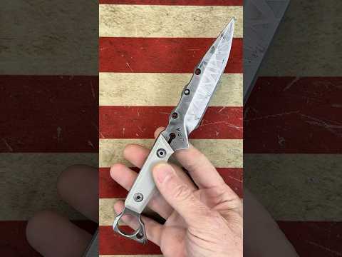 Servant Knives - Mech Fighter.    
