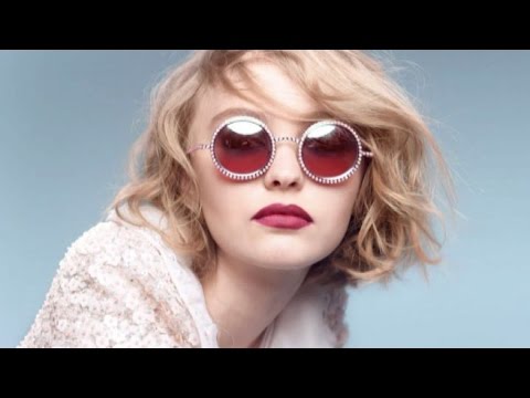 Video: Lily Depp: famosa figlia di famosi genitori