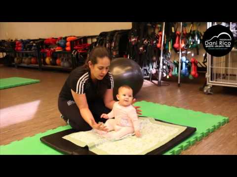 Vídeo: Como ensinar o bebê a sentar?