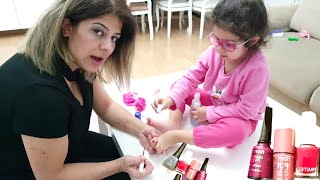 Yaprak Çok Ağladi Annesi̇ Ayak Parmaklarina Pembe Oje Sürdü-Anne Kiz Tv