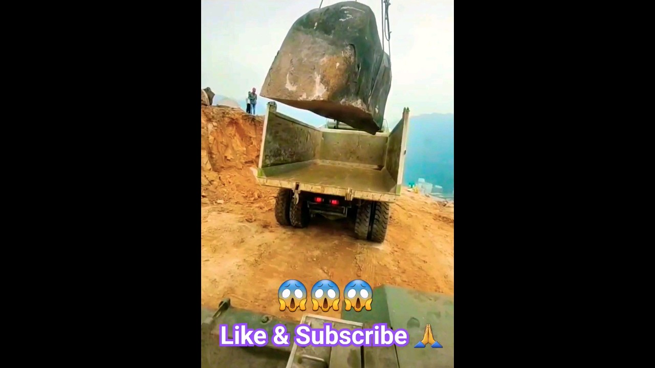 इतना बड़ा और भारी पत्थर 