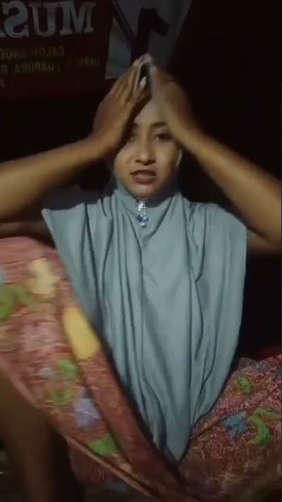 Fitry MD malam hari Berkain Sarung Batik